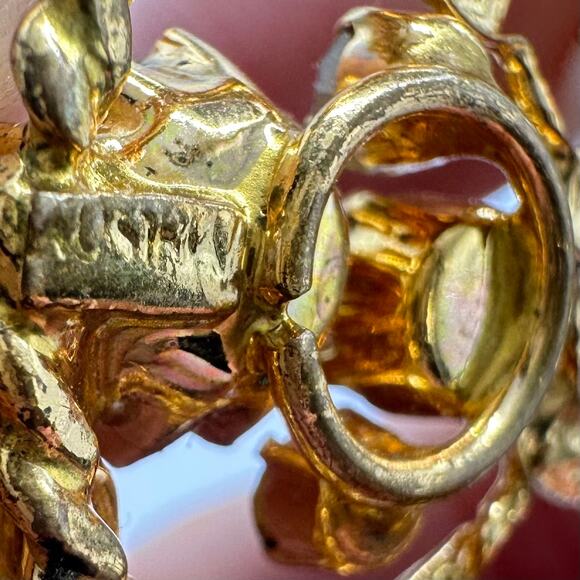 Austria 1950s gold tone aurora borealis AB clear rhinestones faux pearls brooch - Picture 6 of 7